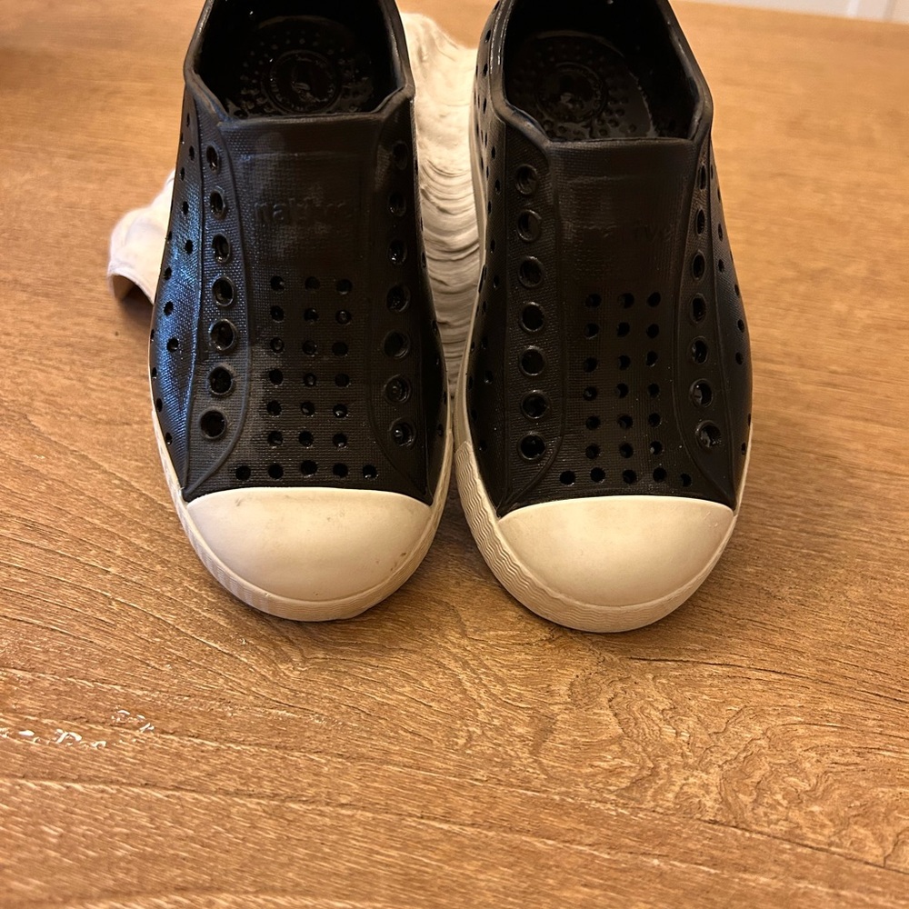 Native Shoes Jefferson Kids Black and White Water Shoes